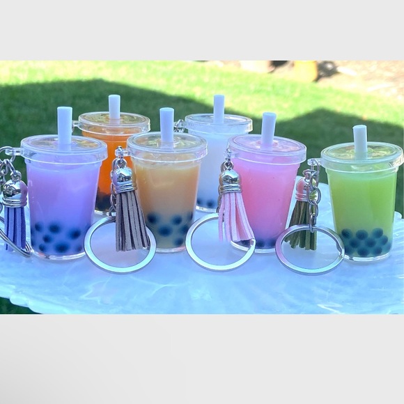 Liquid Moving Bobs Milk Tea Keychain - Picture 6 of 6